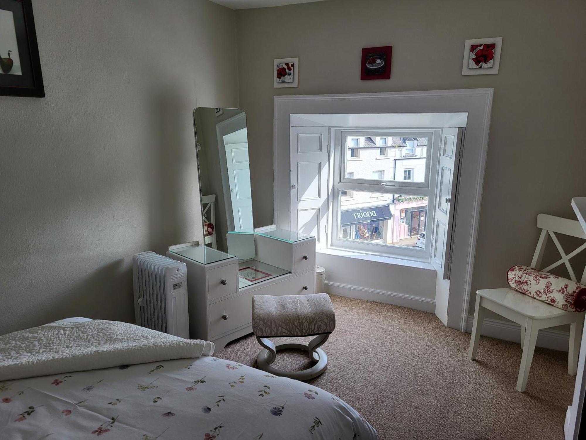 Charming 2-Bed Apartment In Donegal Town Centre Dış mekan fotoğraf