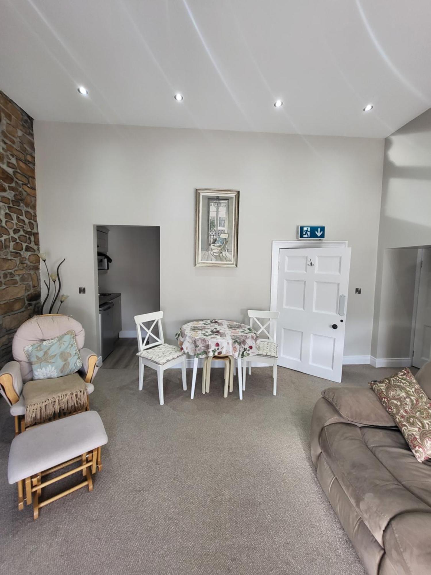 Charming 2-Bed Apartment In Donegal Town Centre Dış mekan fotoğraf